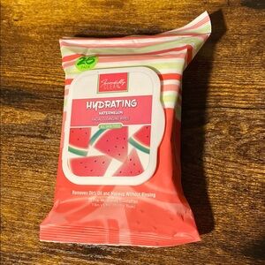Hydrating Watermelon Facial Cleansing Wipes - Pink